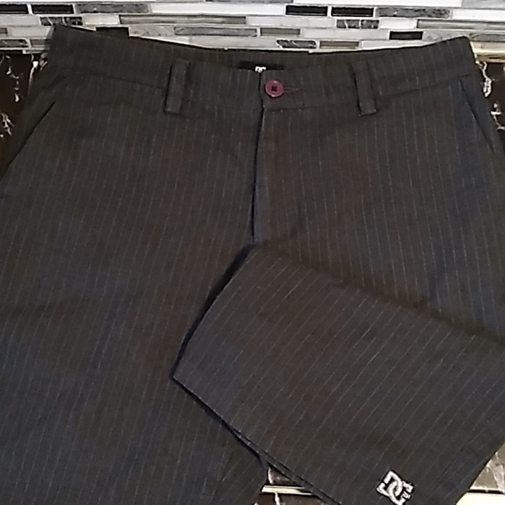 Mens 30 DC skateboard long shorts